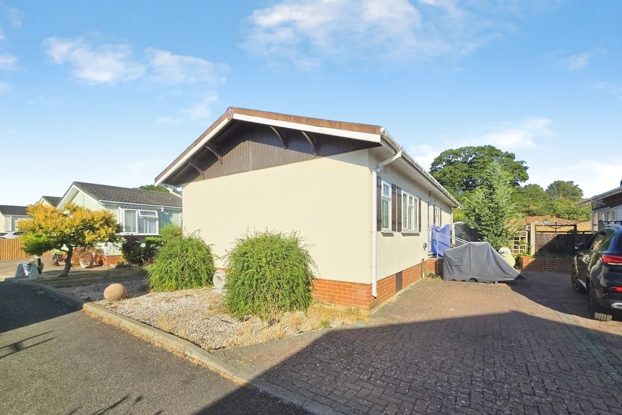 The Oaks, Surrey Hills Park, Normandy, Surrey, GU3 2BQ, photo 8