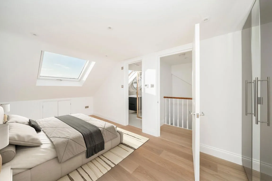 Somerset Road, W4, photo 4