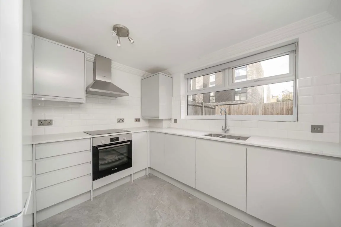 Somerset Road, W4, photo 3