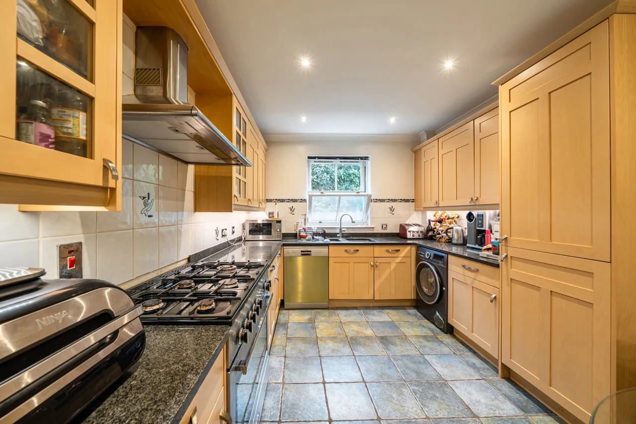 Ducks Hill Road, Northwood, HA6, photo 5