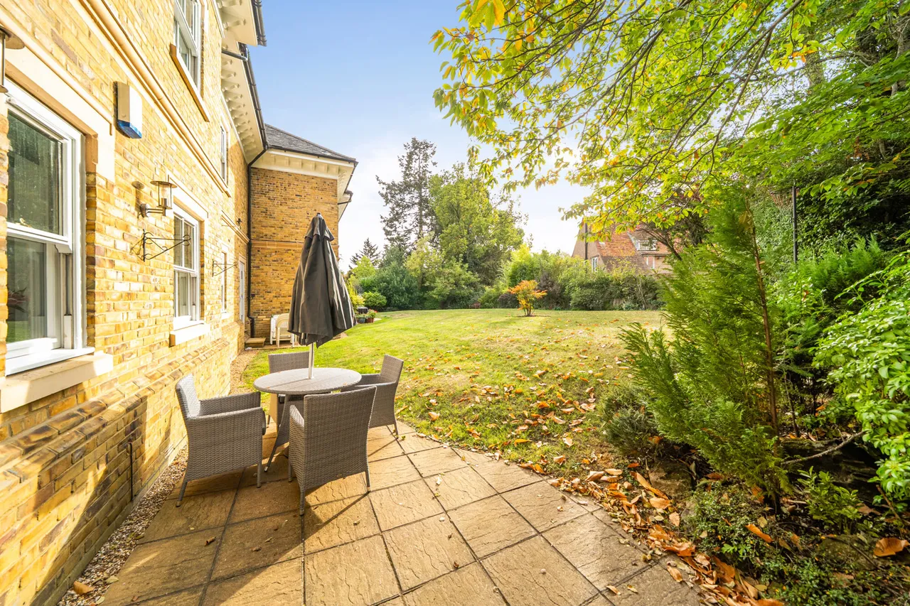 Ducks Hill Road, Northwood, HA6, photo 10