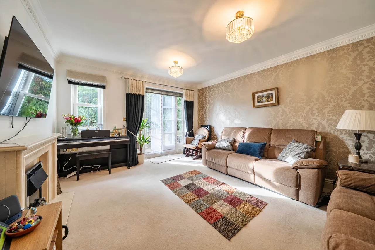 Ducks Hill Road, Northwood, HA6, photo 2