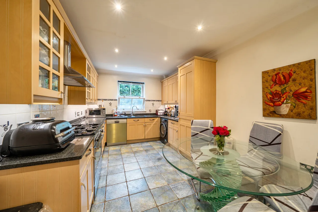 Ducks Hill Road, Northwood, HA6, photo 3