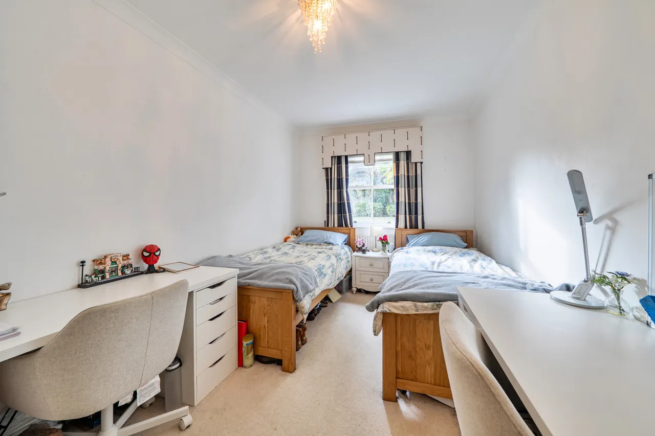 Ducks Hill Road, Northwood, HA6, photo 6