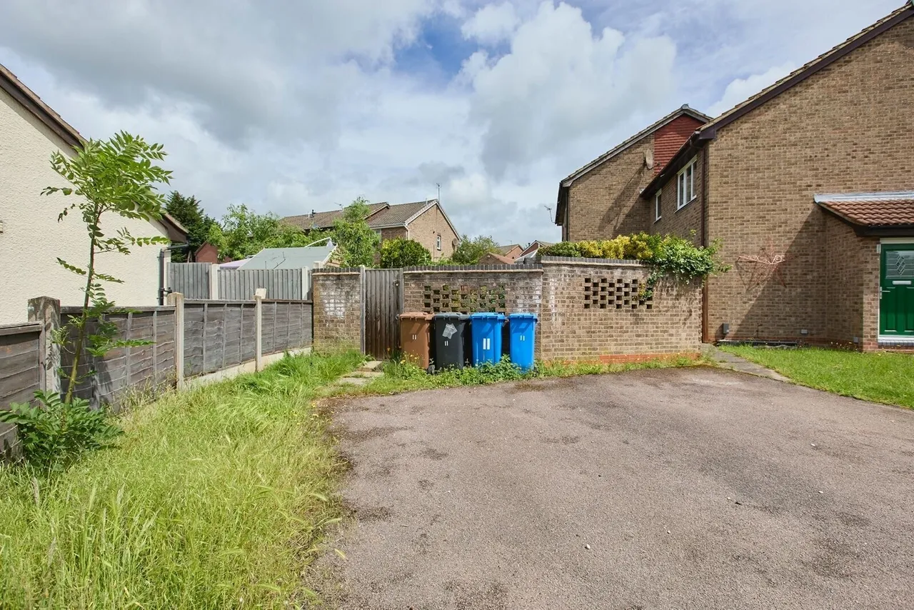 Swinderby Drive, Oakwood, Derby, photo 9