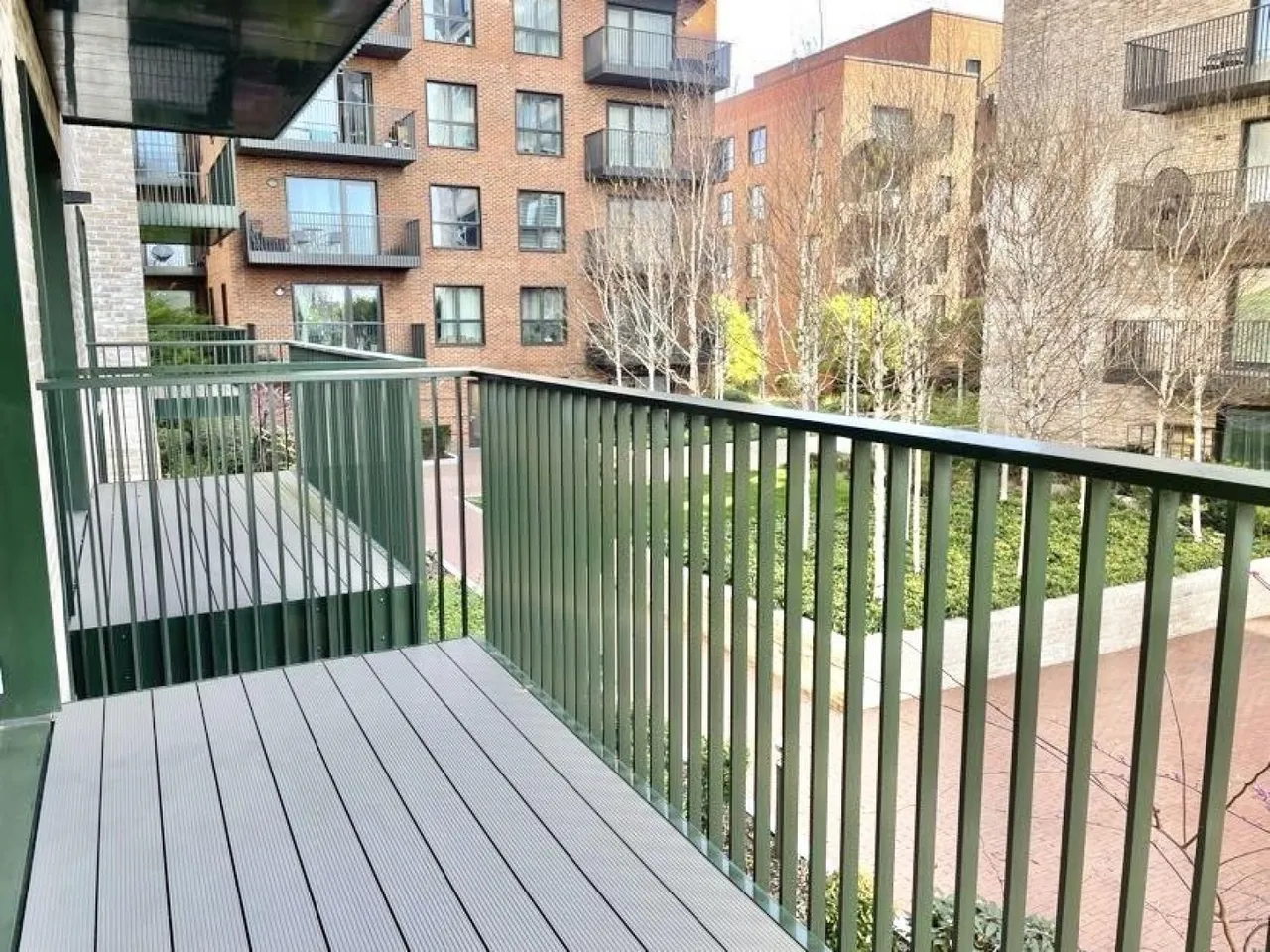 Greenleaf Walk, Southall, UB1, photo 10