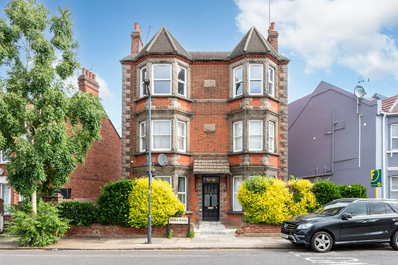 98b Mora Road, London, photo 2