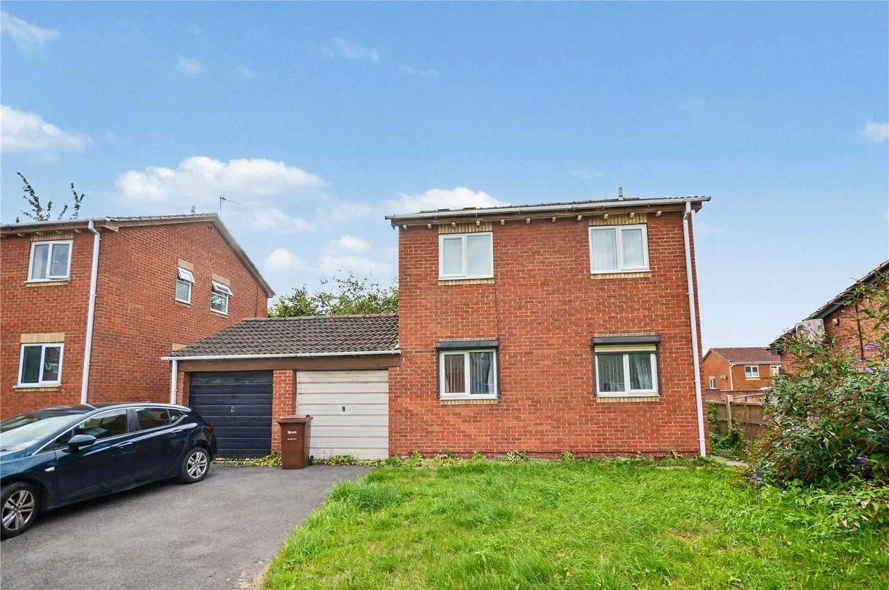 2 bed flat for sale, Clayton Court, Hunslet, LS10