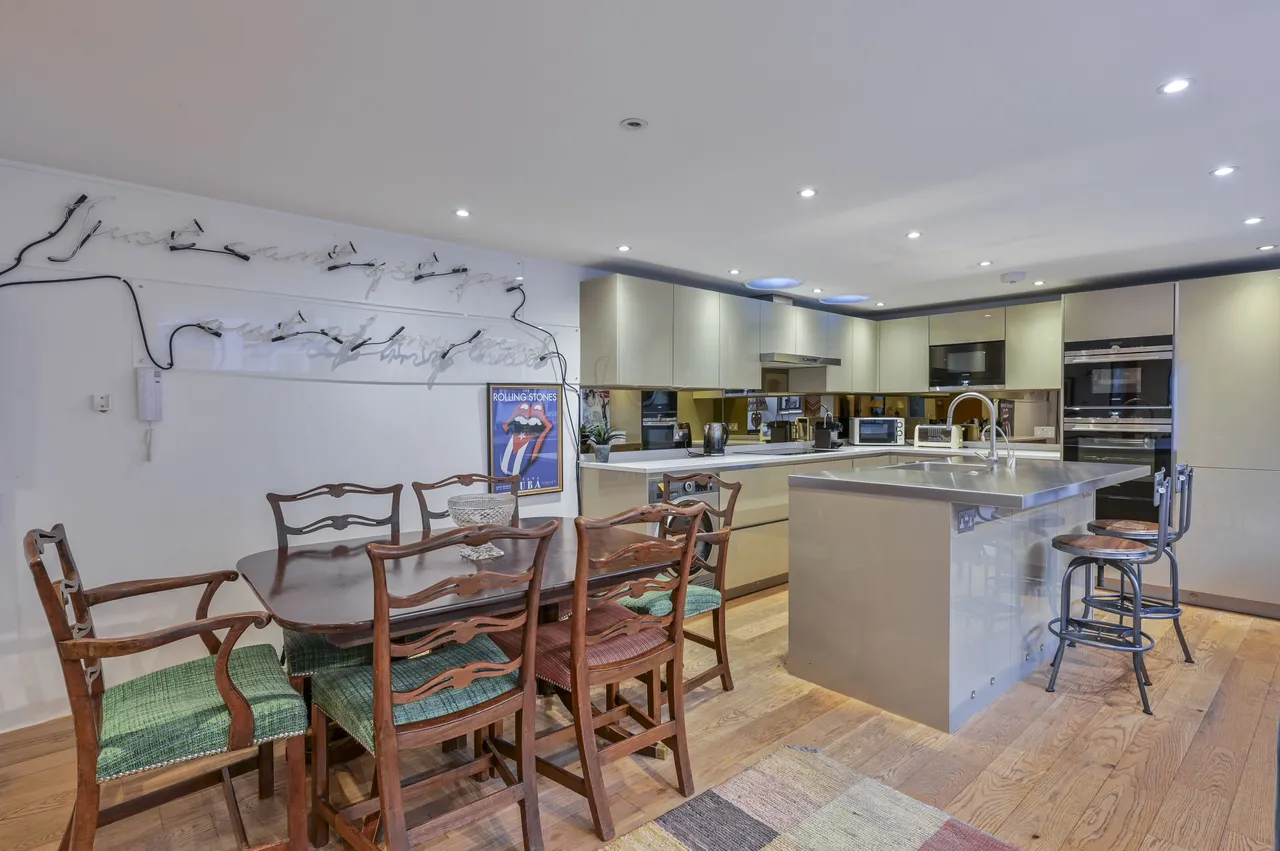 3 bed house for sale — 8a Gunter Grove, London