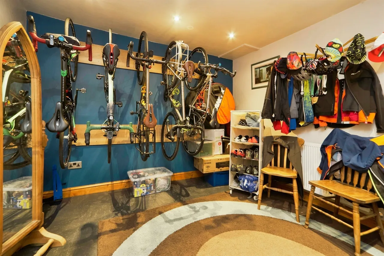 Hebden Road, Haworth, Keighley, photo 9