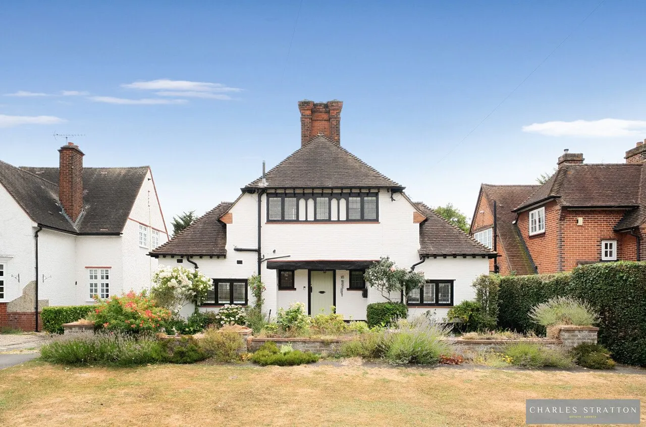 4 bed house for sale, Meadway, Romford, RM2