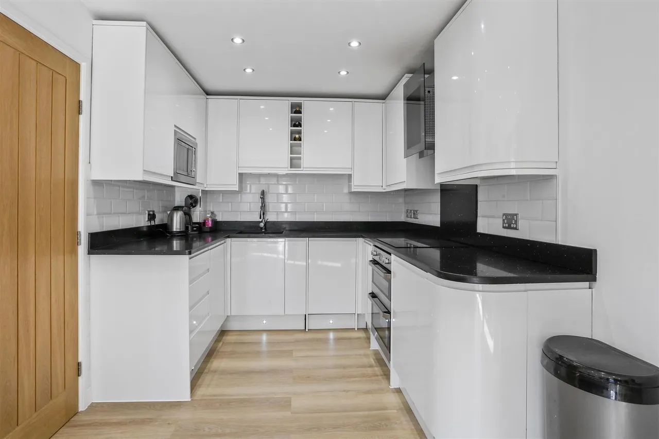 Oakdene Mews, Sutton, SM3 9LE, photo 2