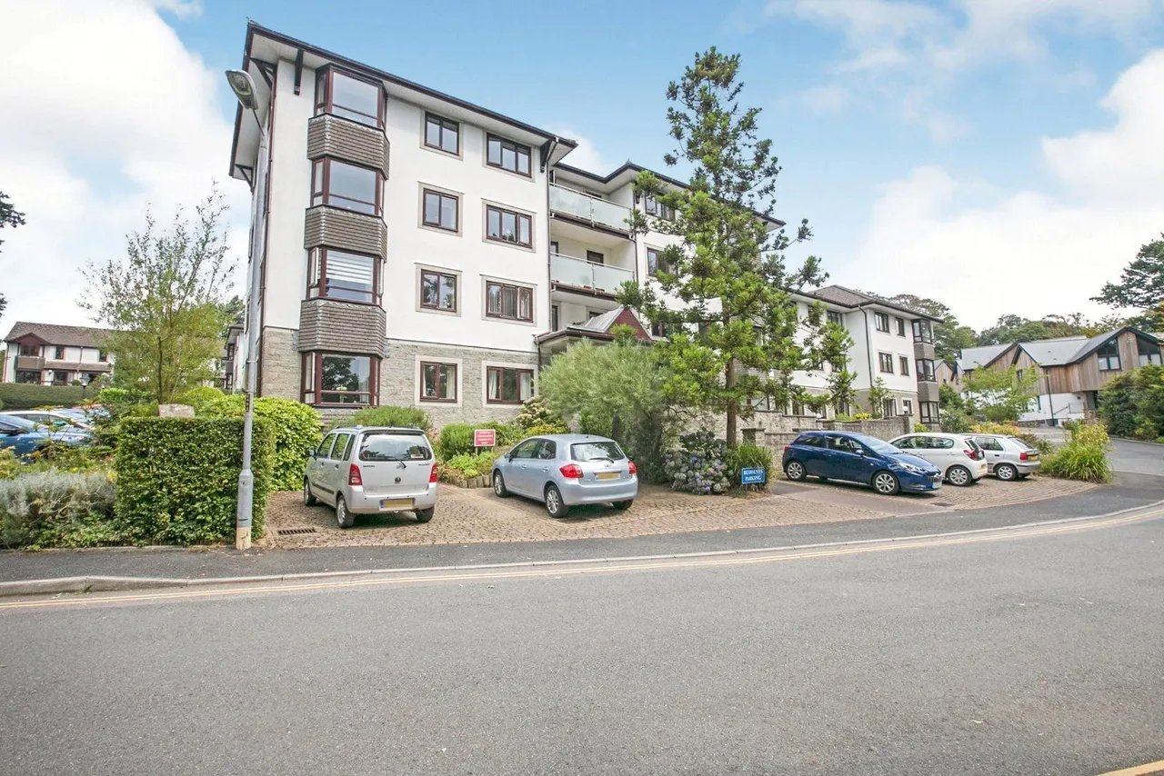 2 bed flat for sale, Penhaligon Court, Truro, TR1