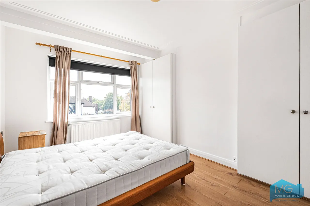 Abbots Gardens, London, N2, photo 15