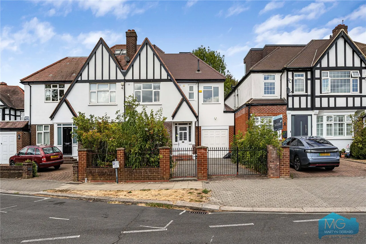 Abbots Gardens, London, N2, photo 37
