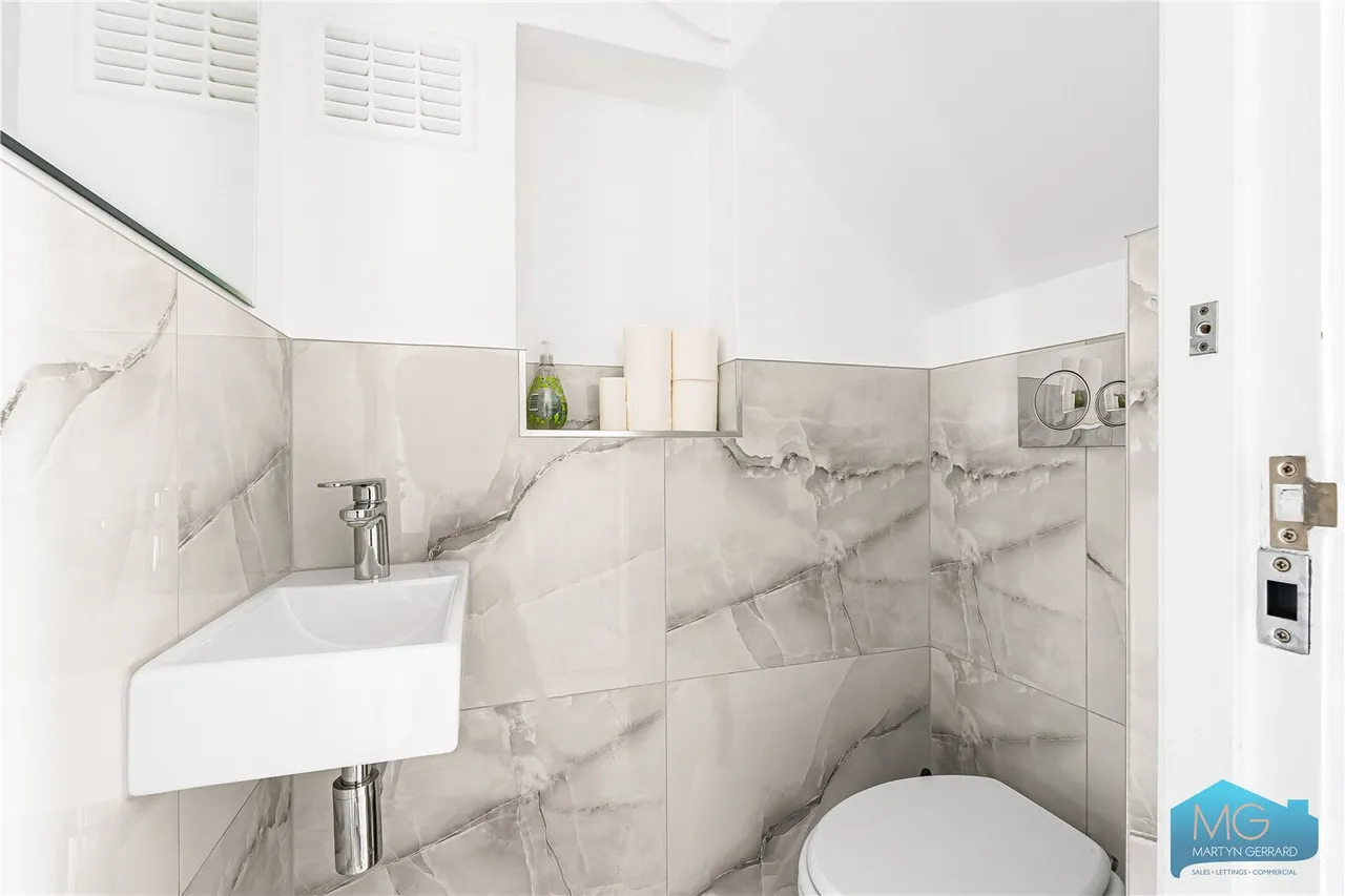 Abbots Gardens, London, N2, photo 22