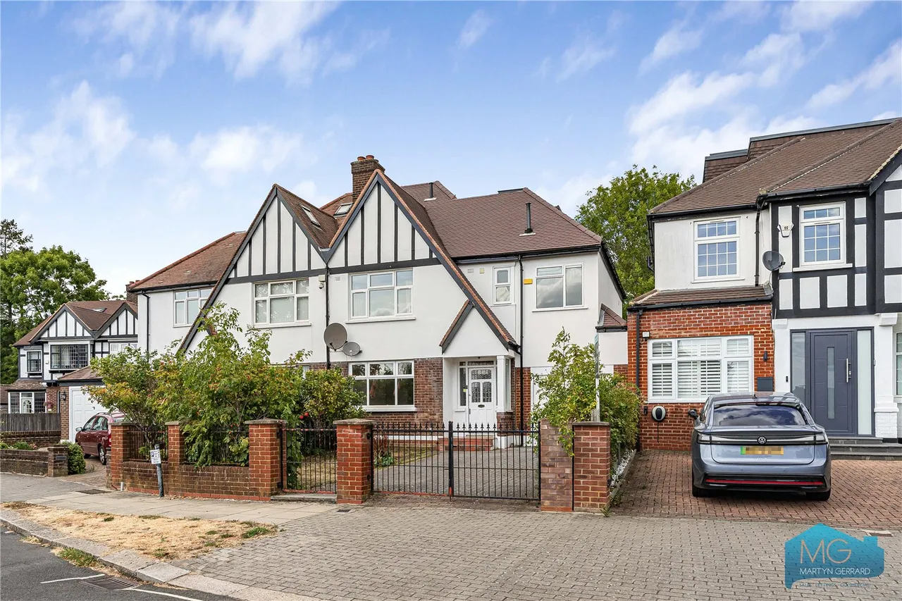Abbots Gardens, London, N2, photo 36