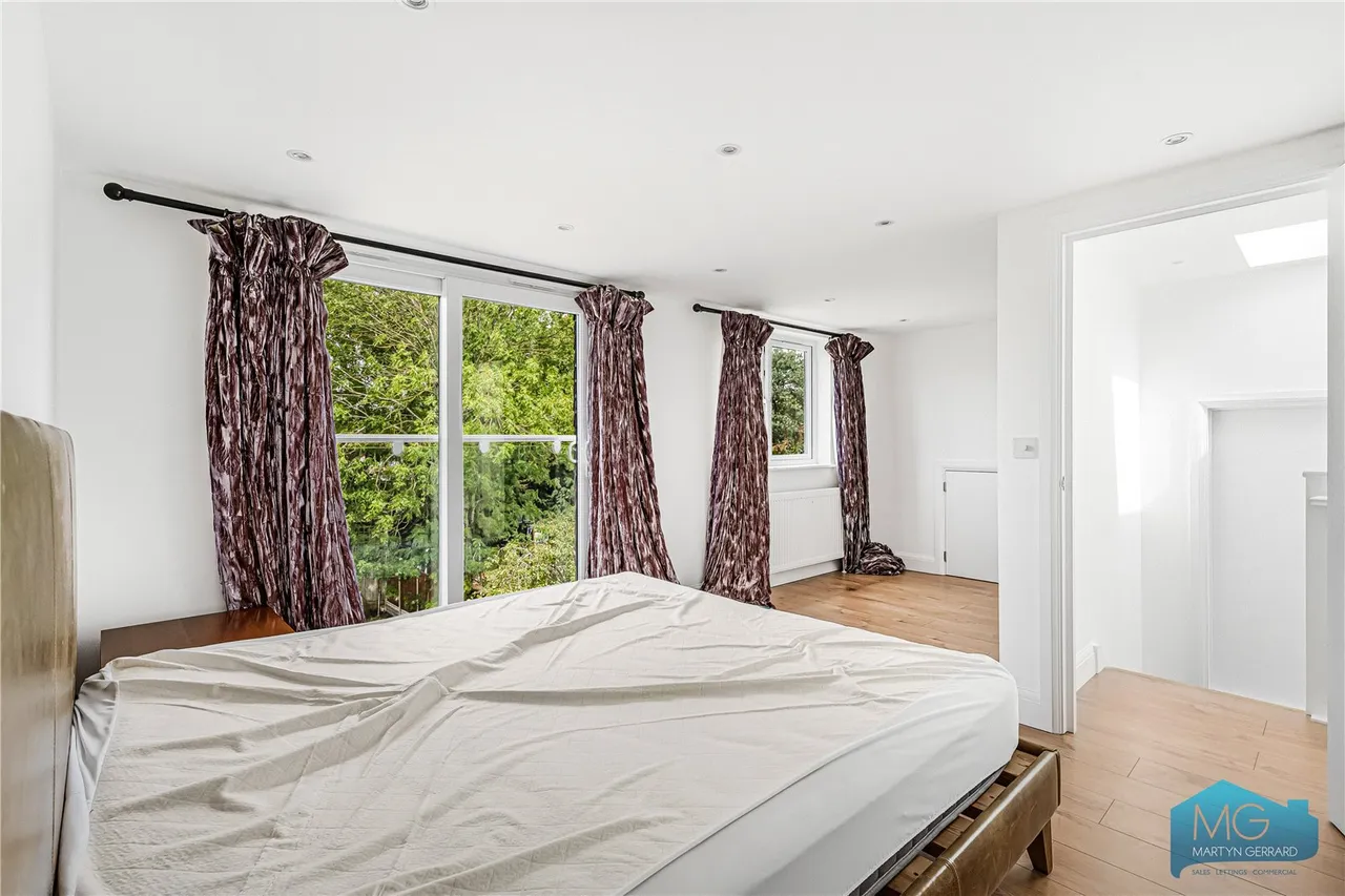 Abbots Gardens, London, N2, photo 28