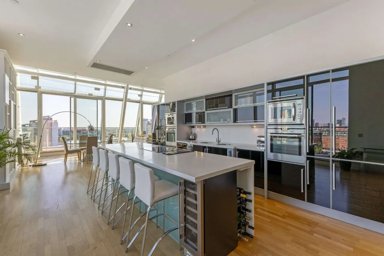 N V Building, 100 The Quays, Salford, Greater Manchester, M50 3BE, photo 10