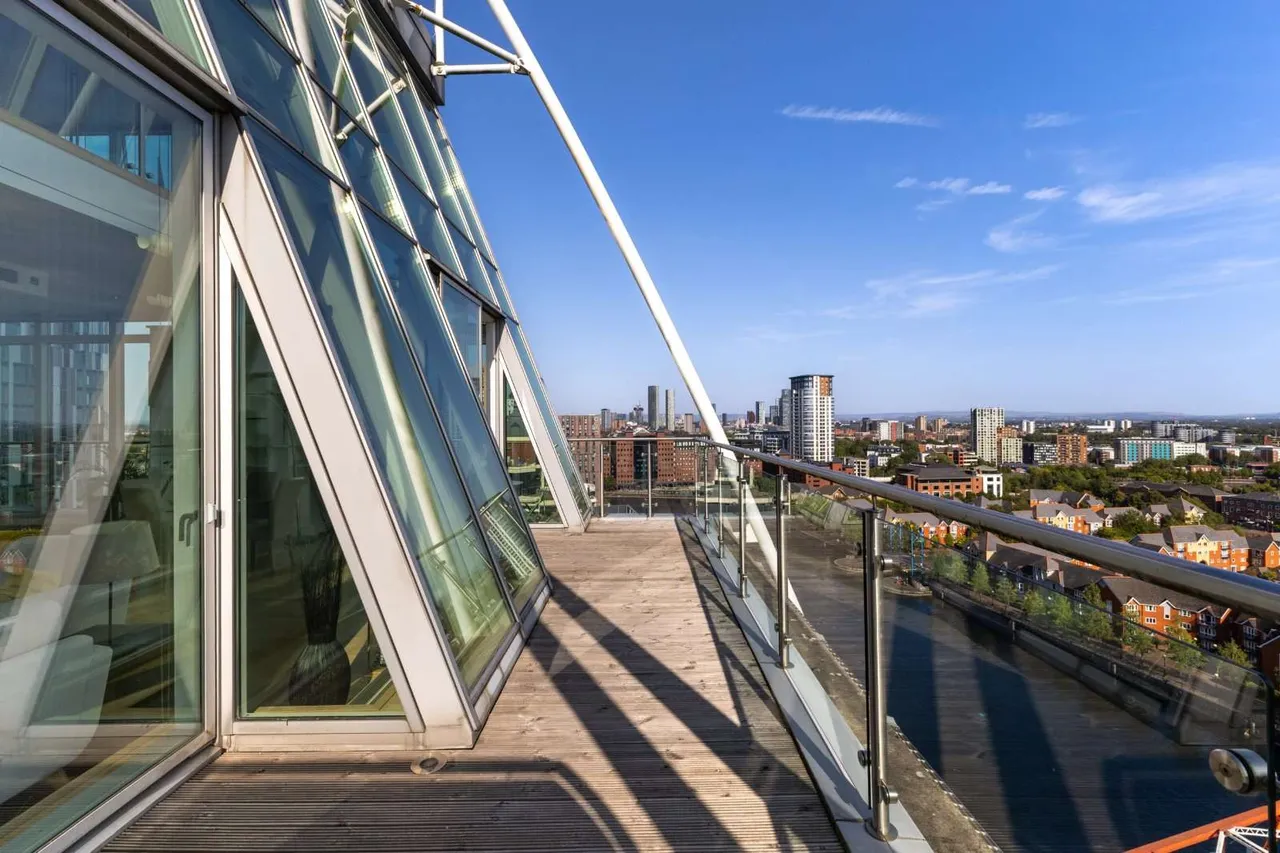 N V Building, 100 The Quays, Salford, Greater Manchester, M50 3BE, photo 5