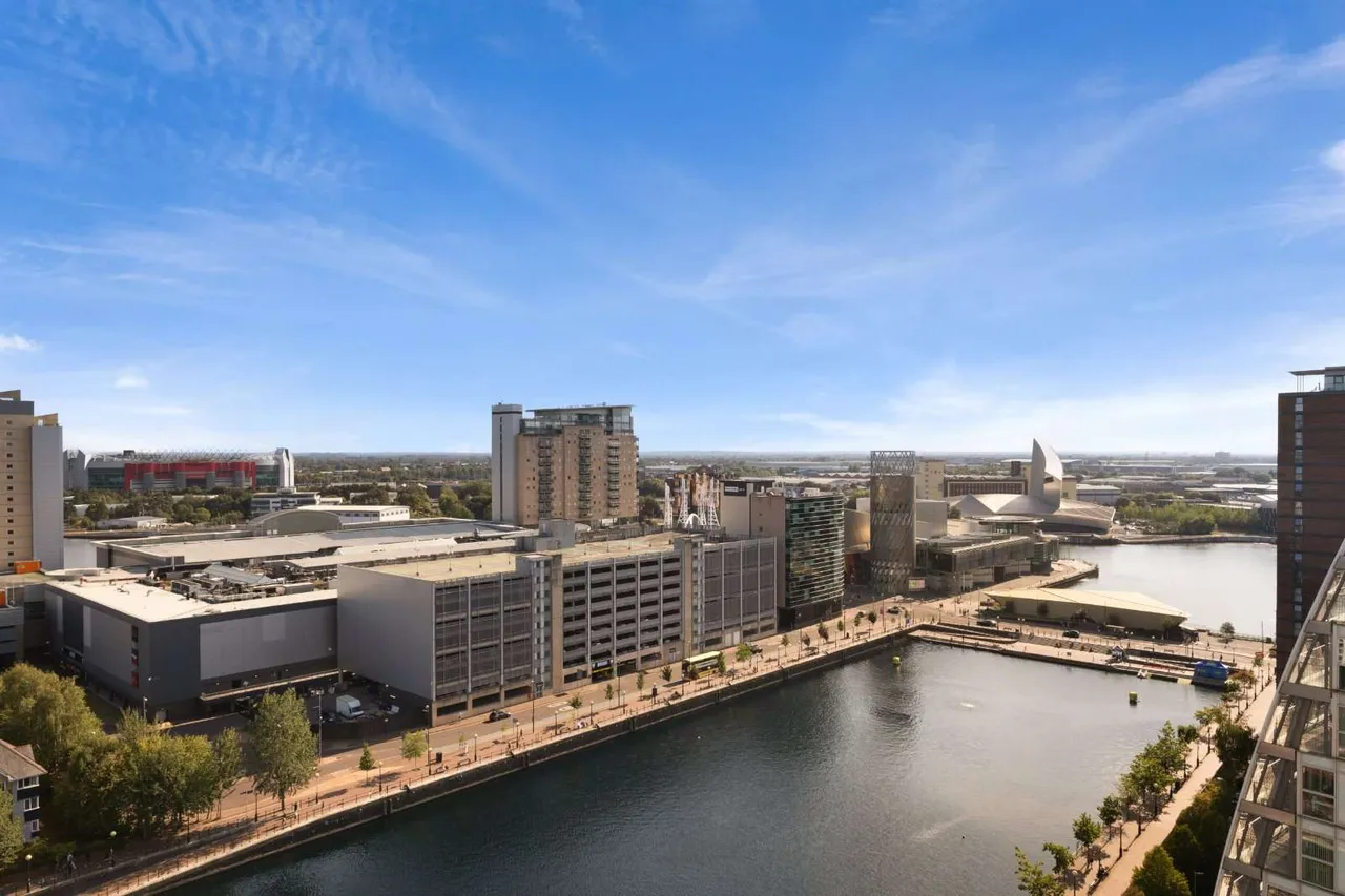 N V Building, 100 The Quays, Salford, Greater Manchester, M50 3BE, photo 6