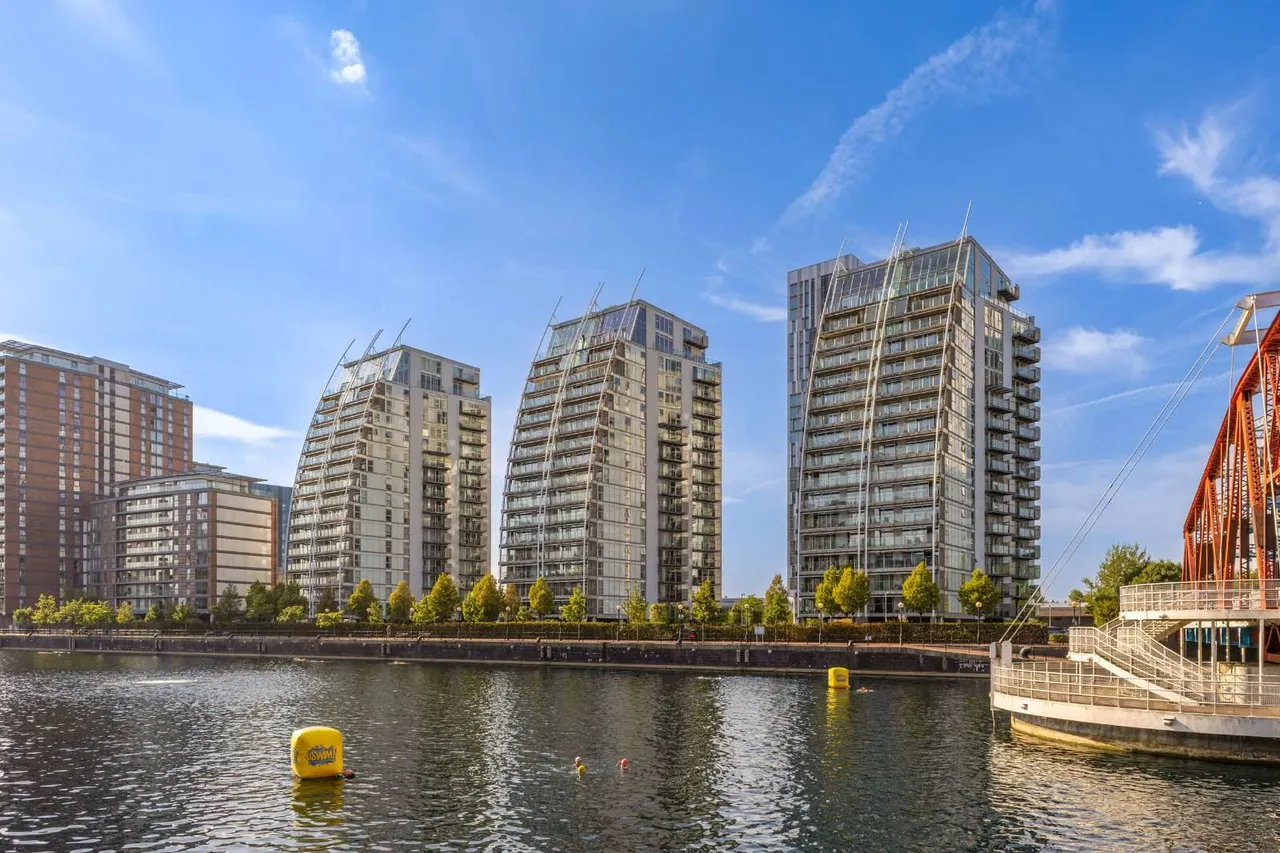 3 bed flat for sale — N V Building, 100 The Quays, Salford, Greater Manchester, M50 3BE
