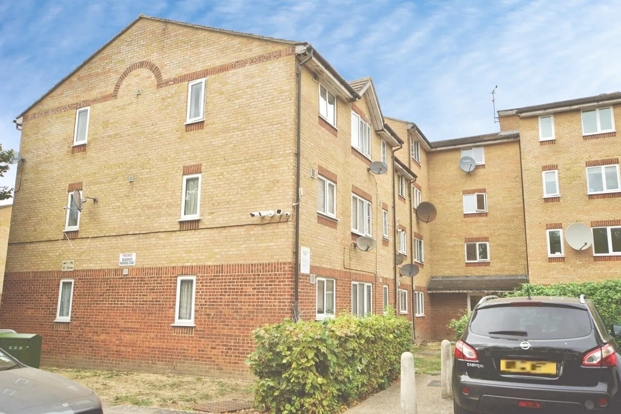 1 bed flat for sale, Wigston Close, London, N18