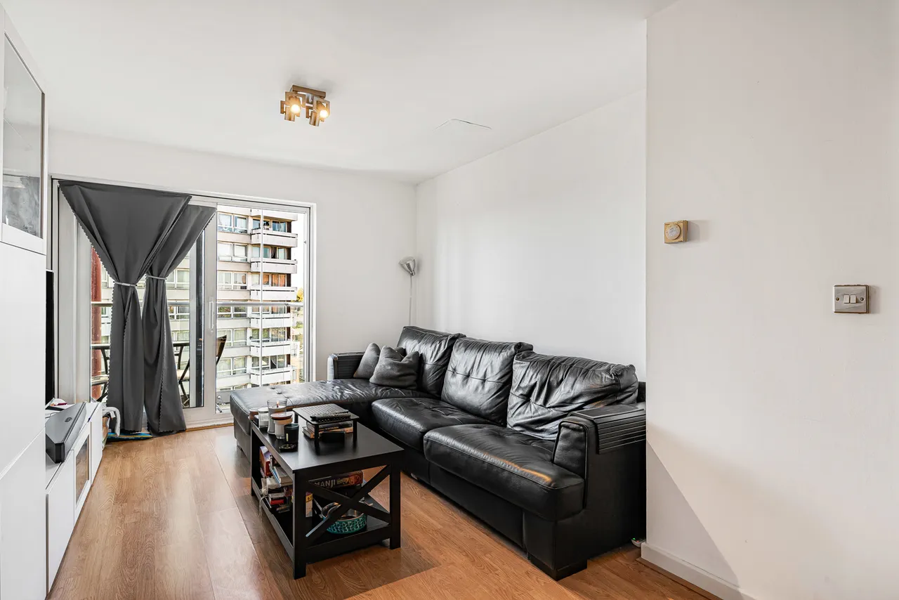 Commercial Road, London, E14, photo 7