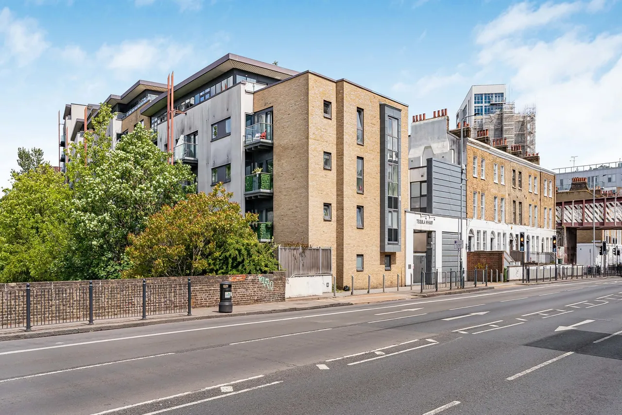 Commercial Road, London, E14, photo 17