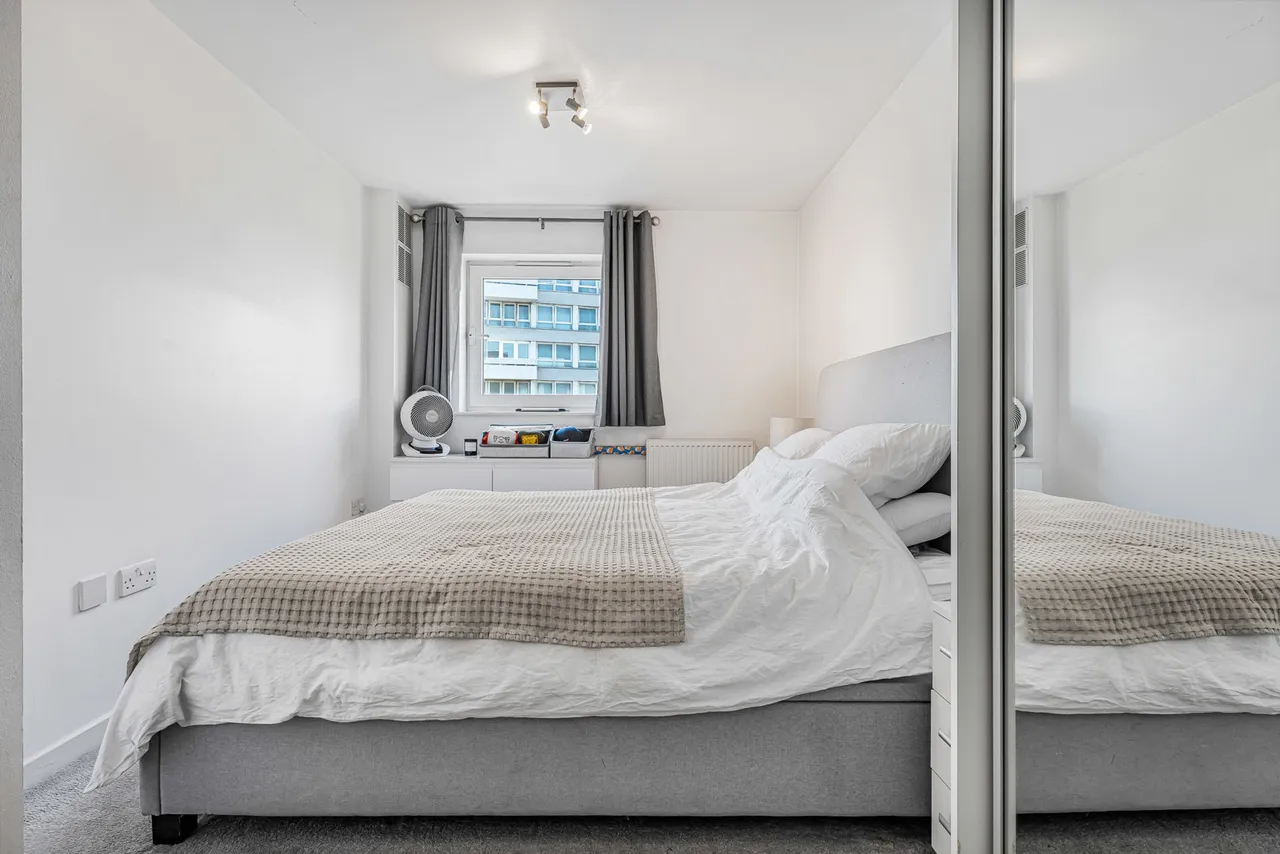 Commercial Road, London, E14, photo 12