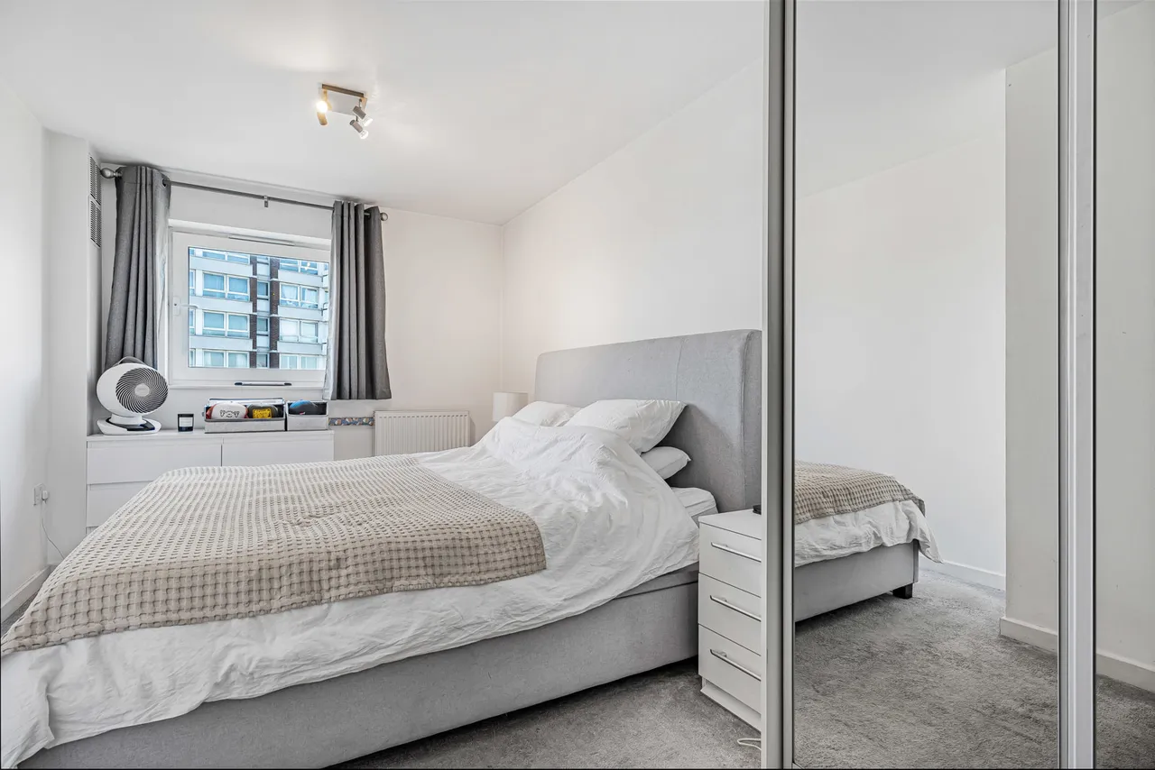 Commercial Road, London, E14, photo 4