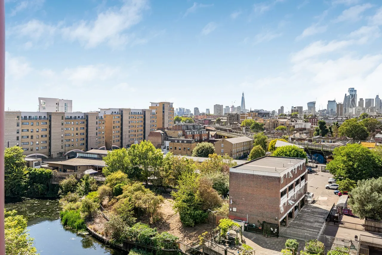Commercial Road, London, E14, photo 15