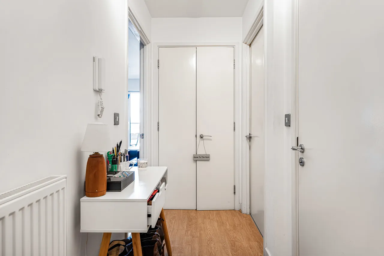 Commercial Road, London, E14, photo 10