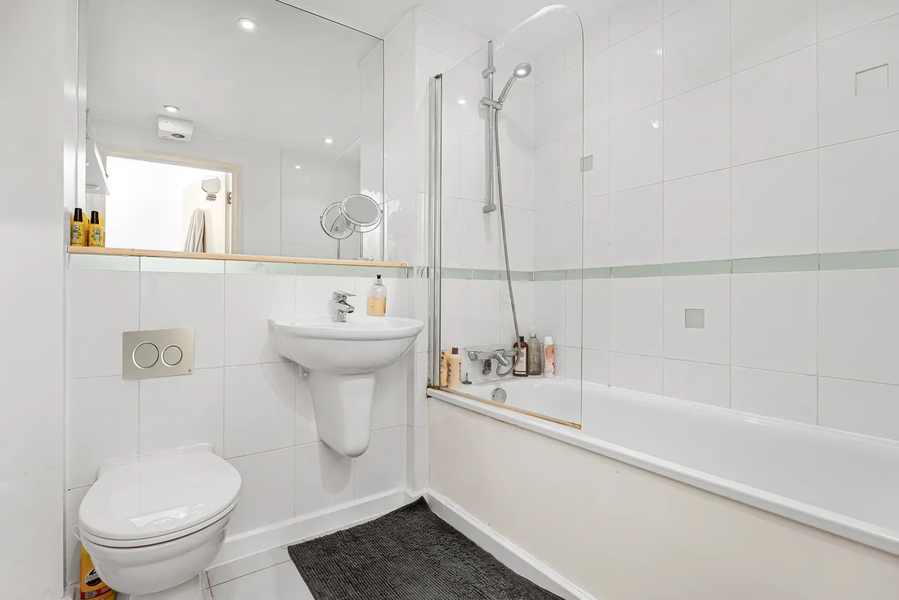 Commercial Road, London, E14, photo 14