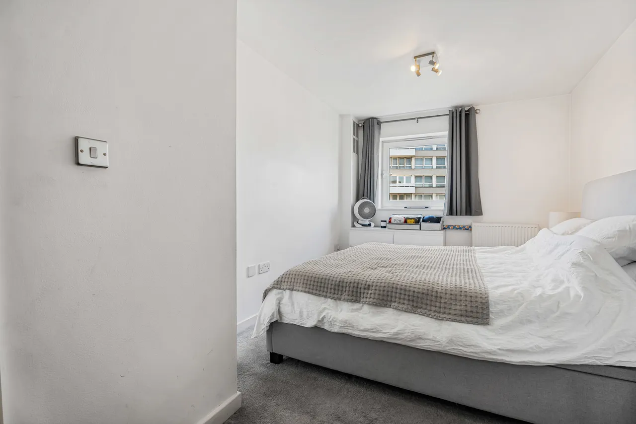 Commercial Road, London, E14, photo 11