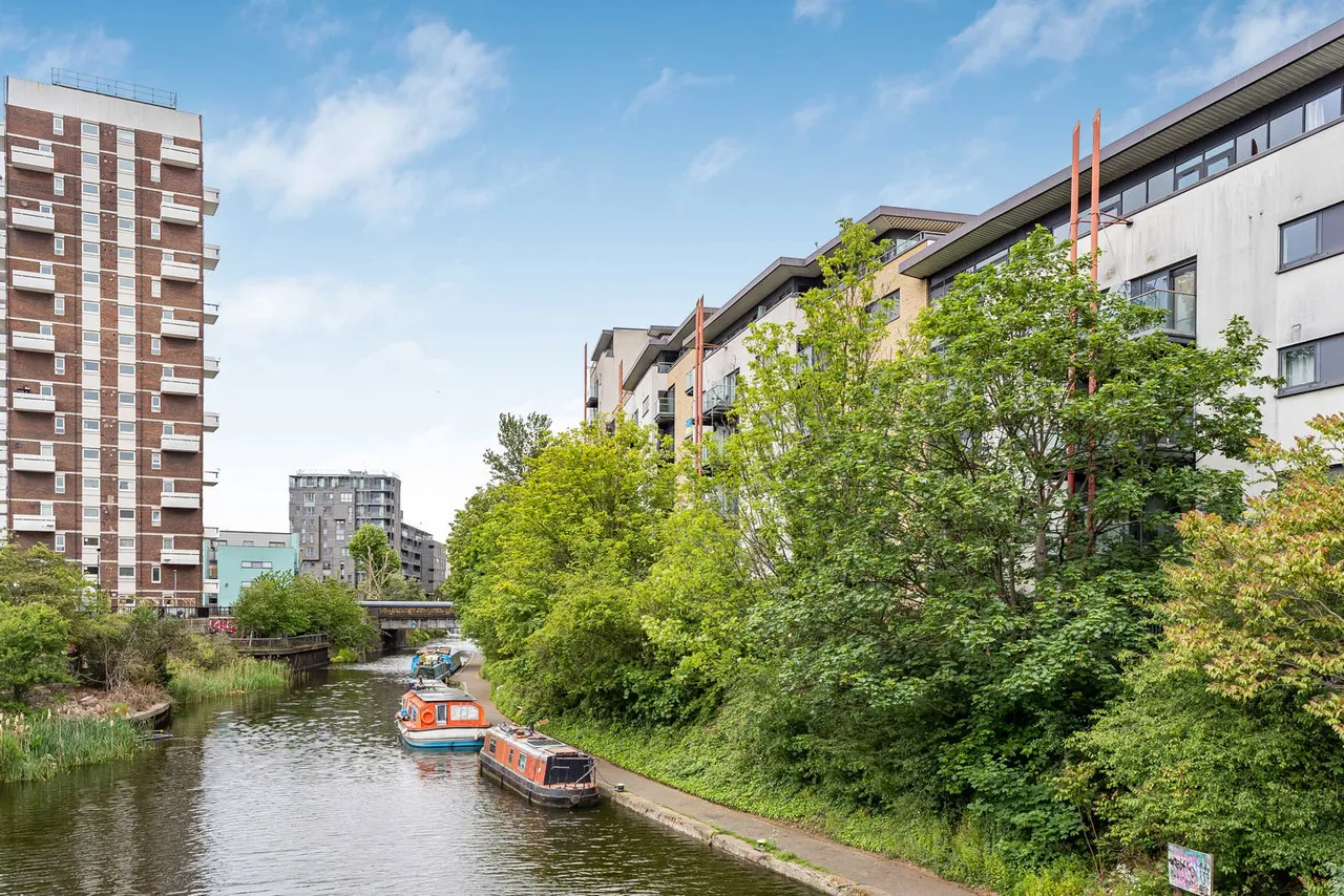 Commercial Road, London, E14, photo 16