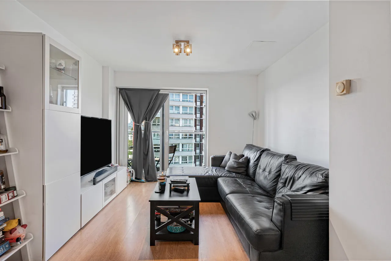 1 bed flat for sale, Commercial Road, London, E14