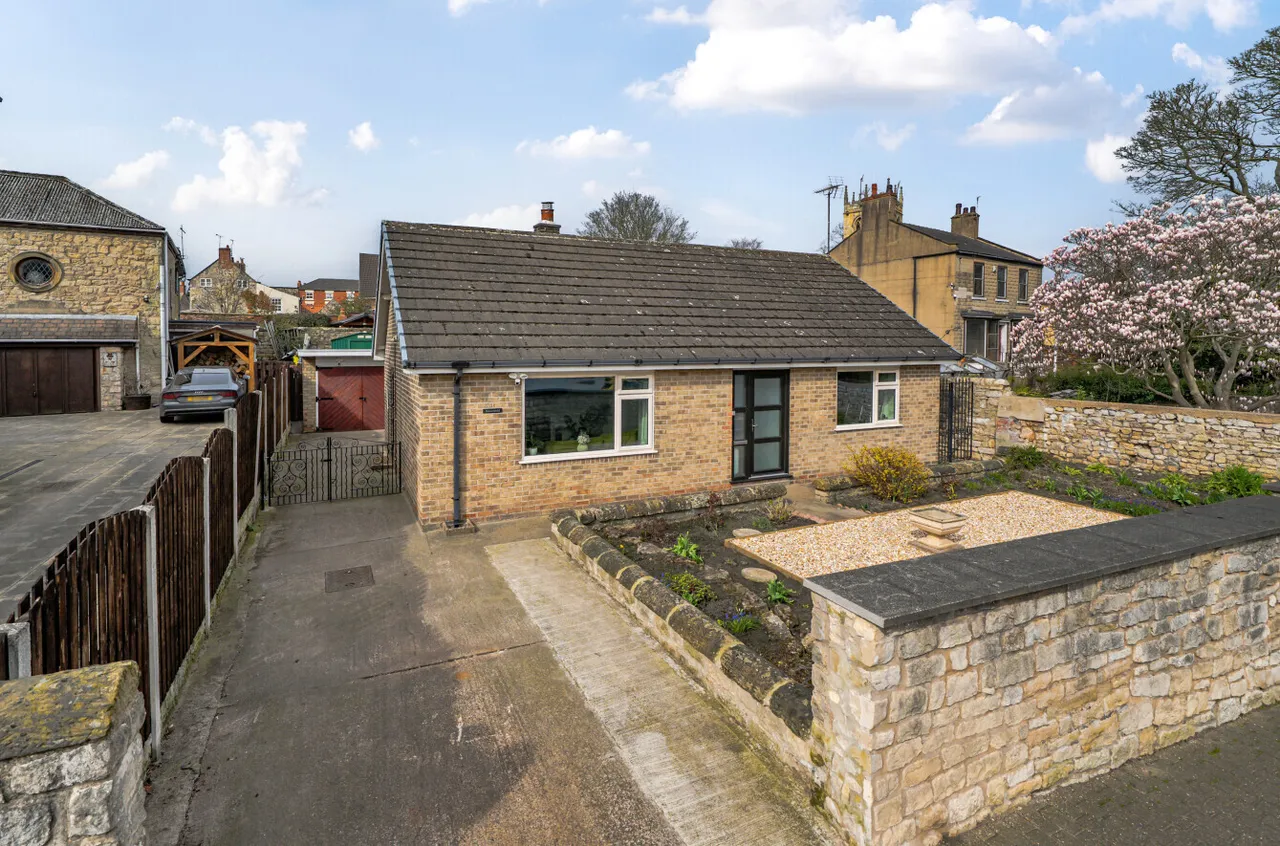 2 bed house for sale — High Street, Conisbrough, Doncaster