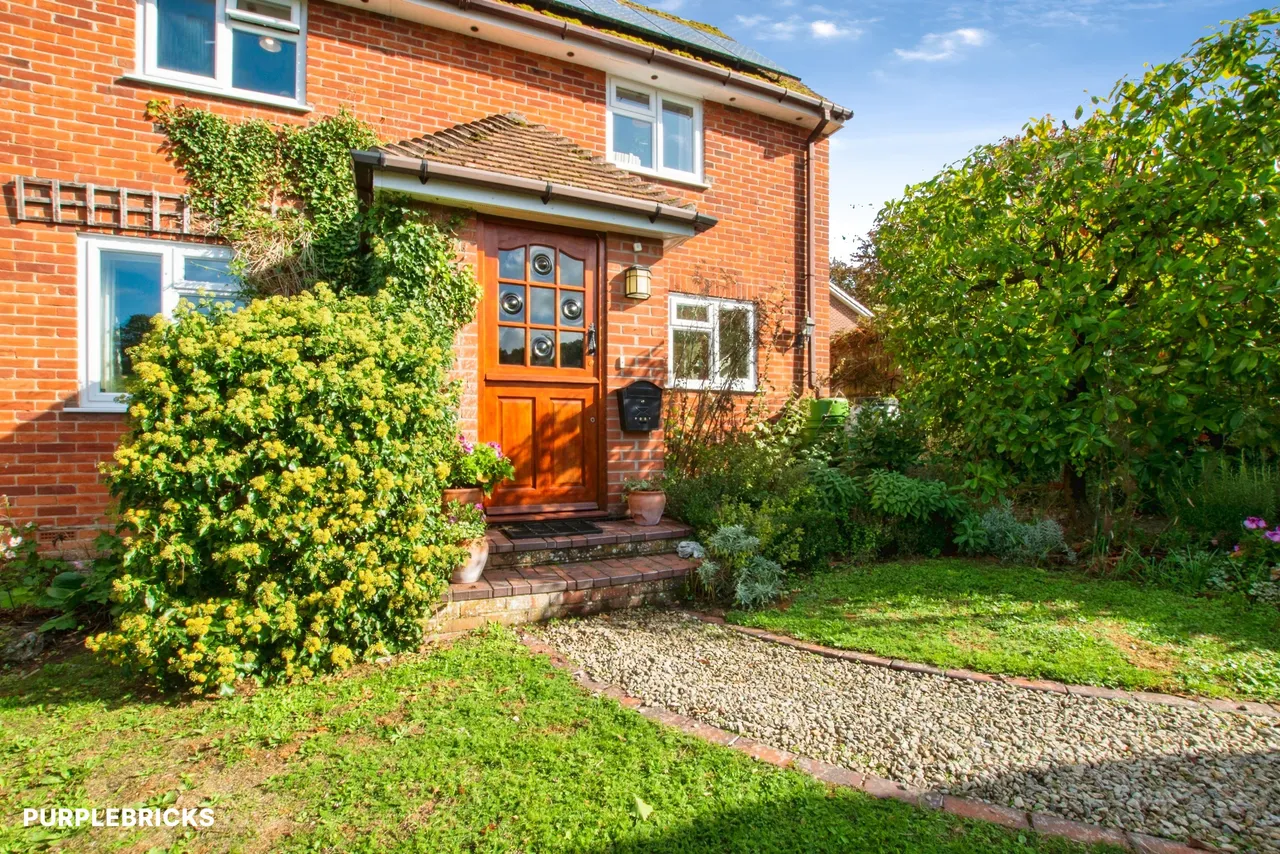 3 bed house for sale, The Crescent, Andover, SP11