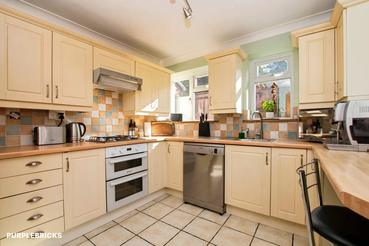 The Crescent, Andover, SP11, photo 4