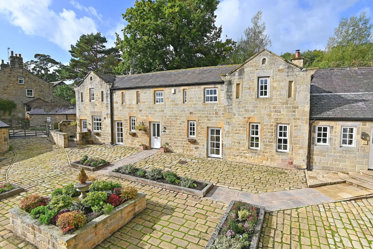 4 bed house for sale, Home Farm Square, Birstwith, HG3