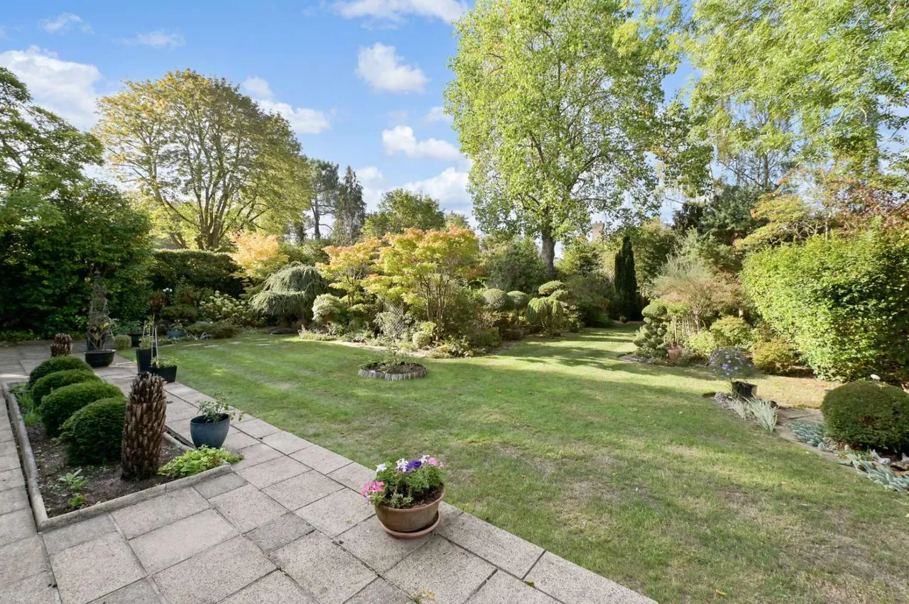Northwood, HA6, photo 13