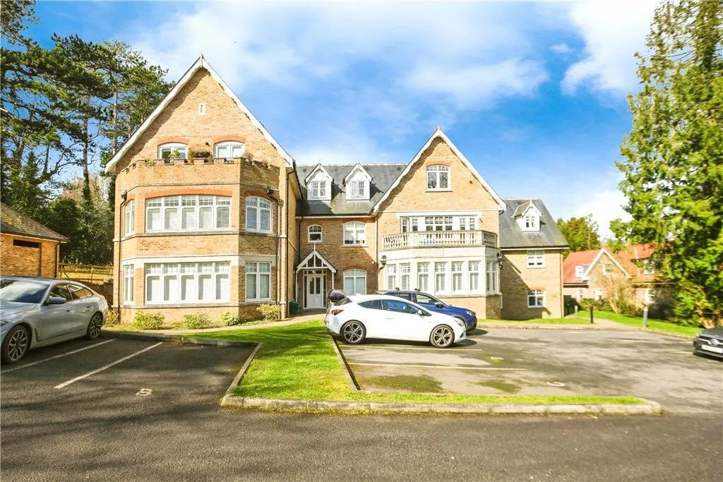3 bed flat for sale — Foxley Road, Kenley, CR8