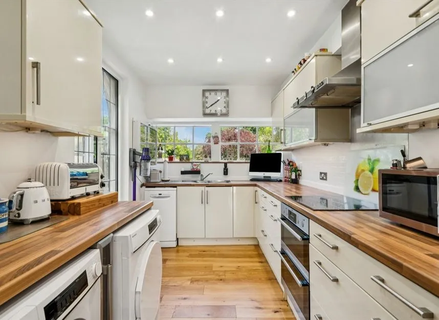 Wellesley Crescent, Strawberry Hill, TW2, photo 3