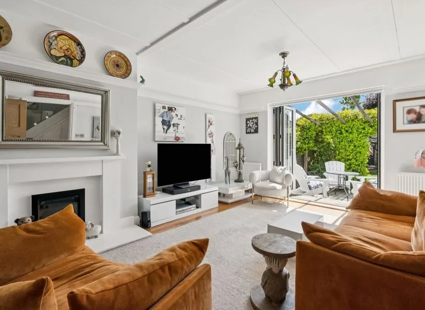 Wellesley Crescent, Strawberry Hill, TW2, photo 2