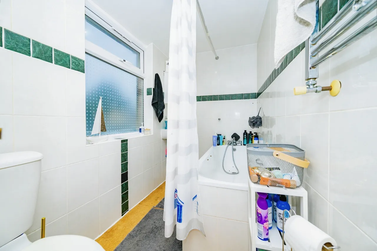 Wellington Street, Luton, Bedfordshire, LU1, photo 5