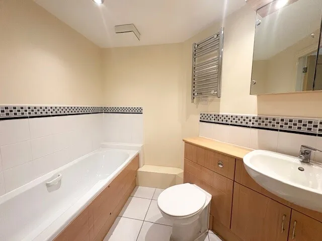 Dingle Close, M26, photo 8
