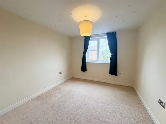 Dingle Close, M26, photo 7