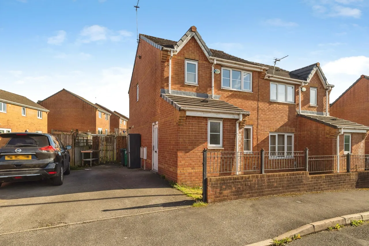 3 bed house for sale, Olanyian Drive, Manchester, M8