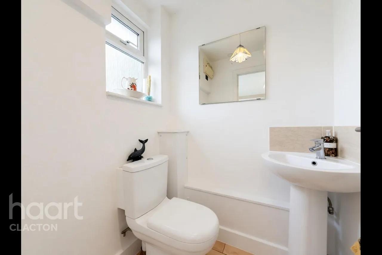 London Road, Clacton-On-Sea, CO16, photo 9